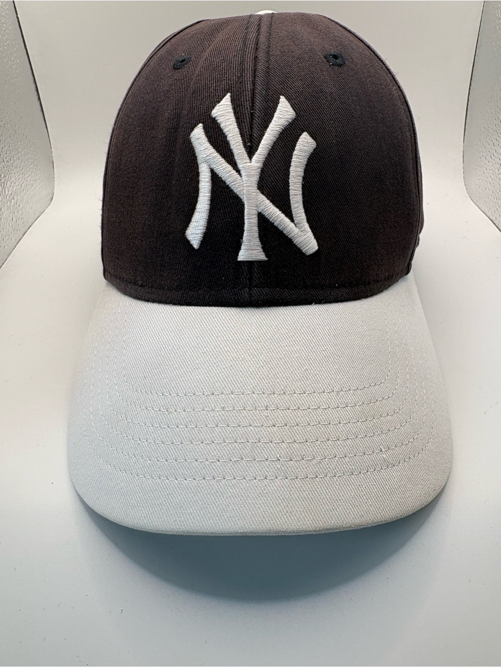 New York Yankees Fan Favorite MLB Gray White Adjustable Baseball Hat